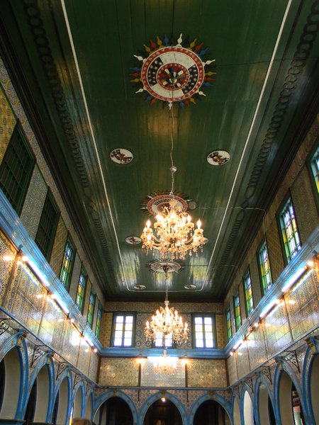 Ceiling and pillars in the synagogue