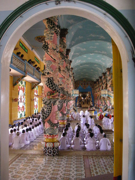 Cao Dai Temple devotees