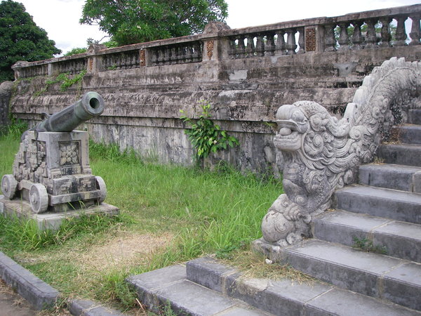 Dragons on stairs with Canon