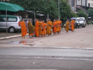 Budhist monks' morning ritual