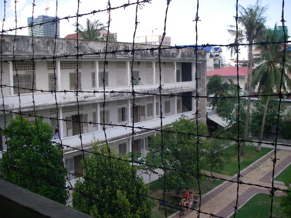 Barbed wire outside building to prevent suicides