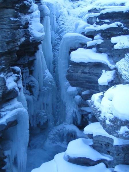 Athabasca Falls frozen 1