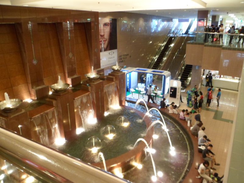 Ngee Shopping Center fountain