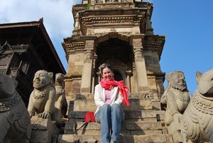 me posing outside yet another of Baktipur's upteen temples