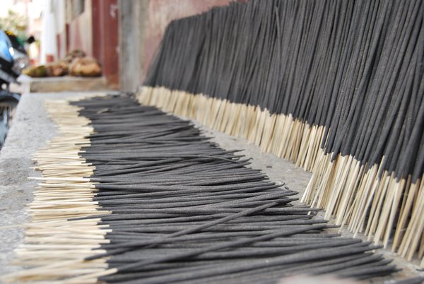 Drying incense