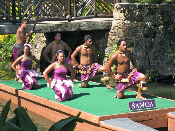 Samoa dancers