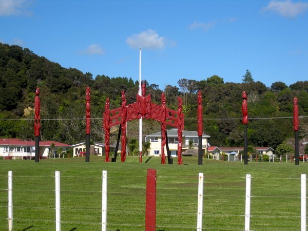 maori statues