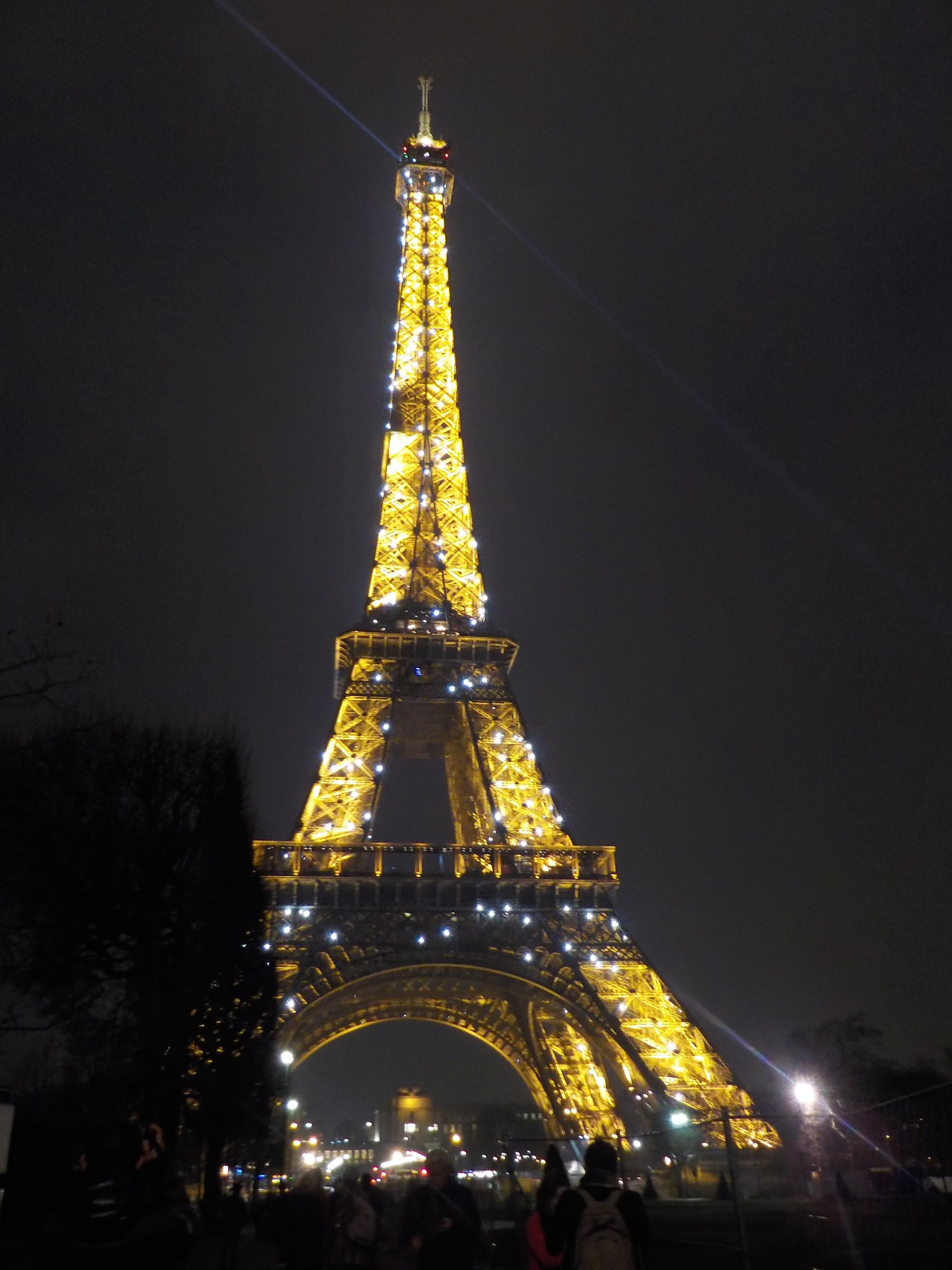 Eiffel Tower, all lit up | Photo