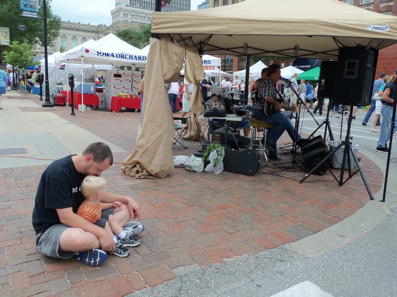 Live Music at the Des Moines Farmer's Market