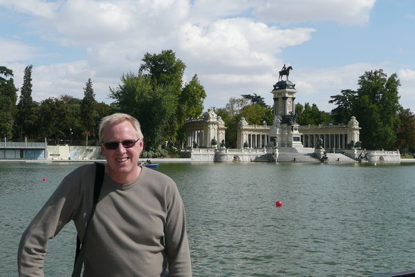 by the lake in the Retiro park