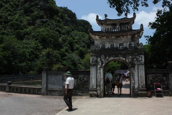 Hoa Lu - Vietnam - Entrance to Small Temple