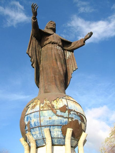 Christo Rei statue