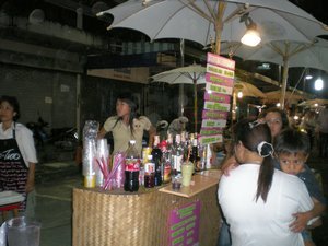 oh yes!  pup-up bar stands!  LOVE THAILAND!!!