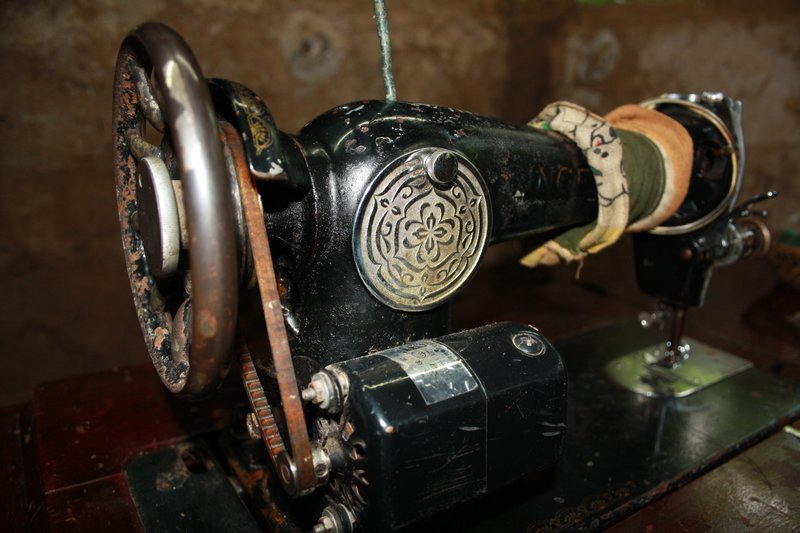Singer sewing machine to sew Vietnamese army uniforms in the Cu Chi tunnels.