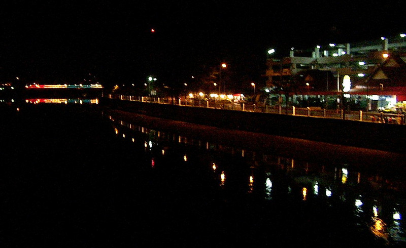 Chao Phraya by night