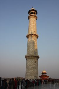 The Indian crowd stretches across the the plateau to one of the graceful minarets