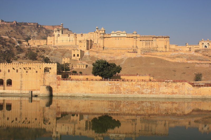 The fort reflected in Maota Lake