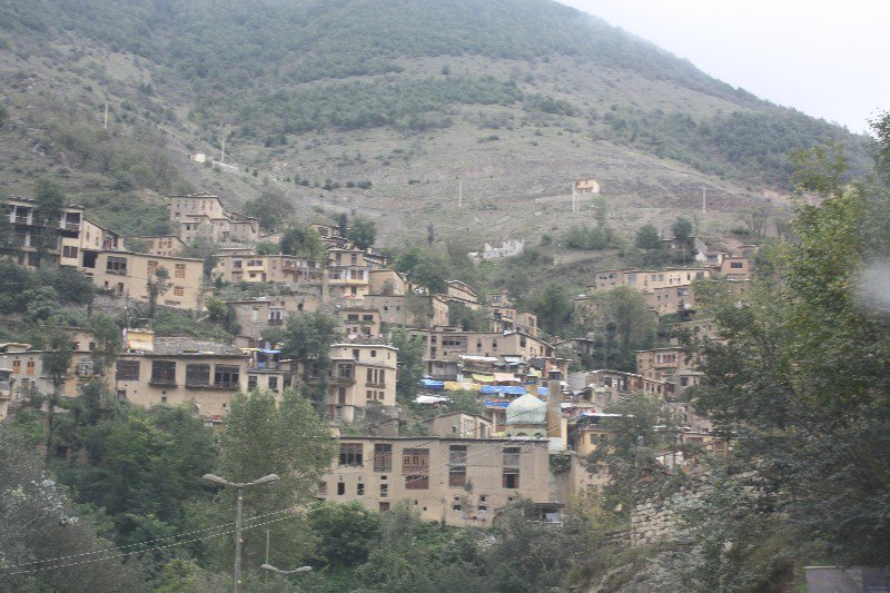 The village covers the mountainside