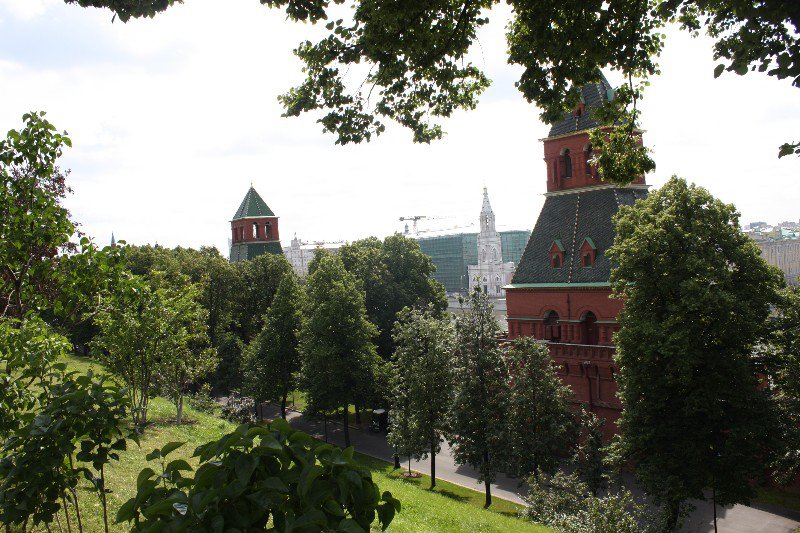 Kremlin tours And gardens along the Moscow river