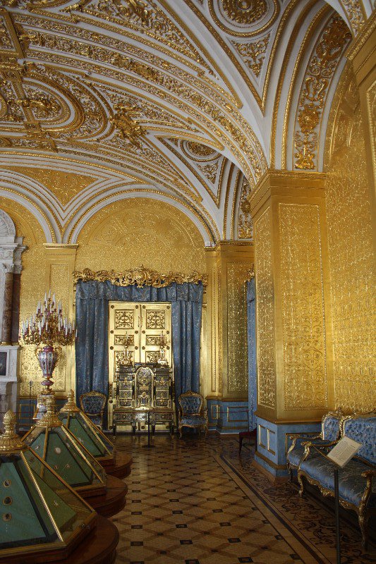 One of the palaces many stunning rooms