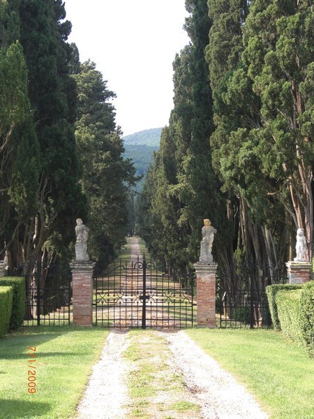 Driveway to Stommenano