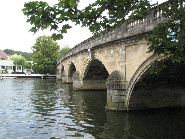 The Henley bridge.