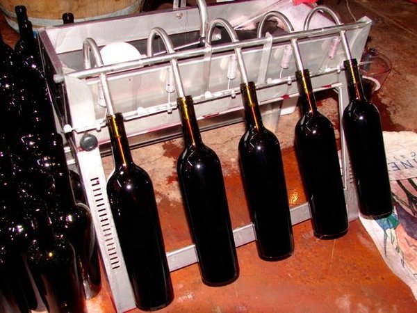 The bottles filling