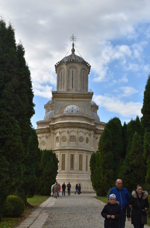 Exploring The Grounds of The Curtea de Arges Monastery