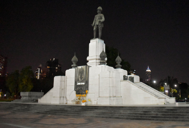 King Rama VI Monument in Lumphini Park