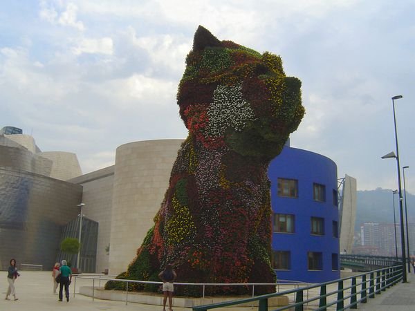 The Puppy Statue made of flowers