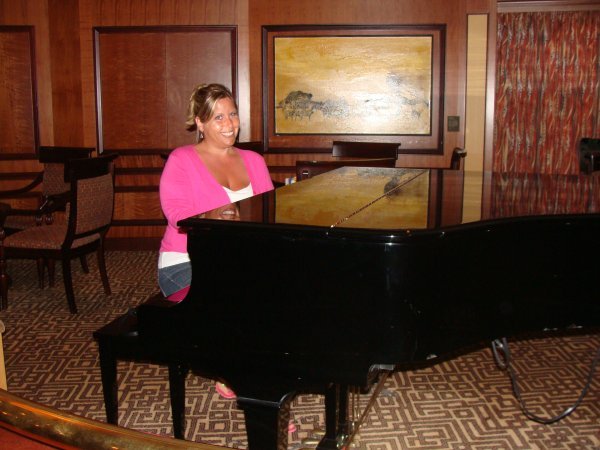 Shea's performance at the piano bar