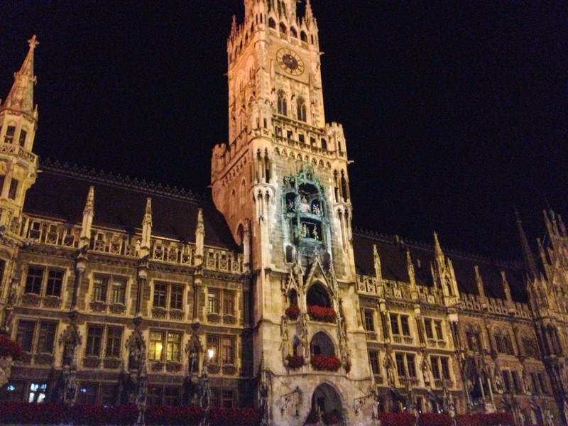 The Neues Rathaus at Night
