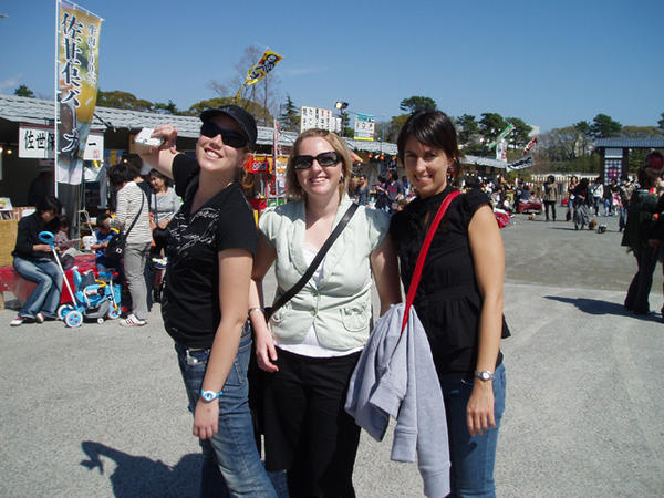Amy, Rebekah and Cate at the Shizuoka Festival
