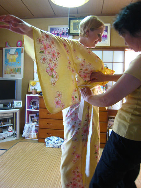 Mr Toyonaga's wife putting Bec's yukata on