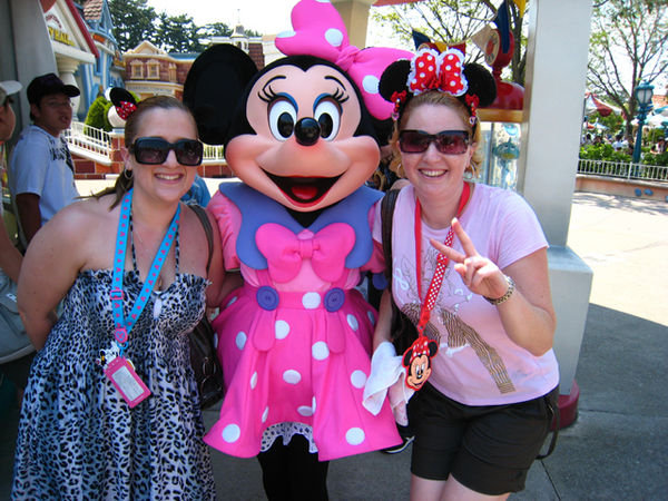 Kate and Bec finally caught Minnie for a photo!