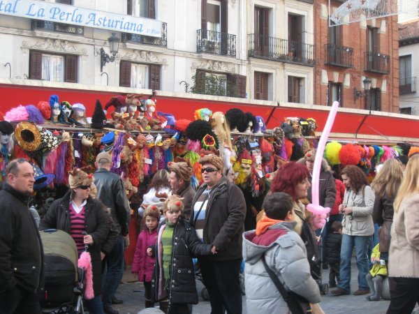 Its fancy hat & wig time in Madrid at Christmas...