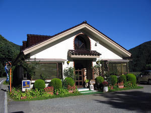 The cute cottage where we stopped for lunch