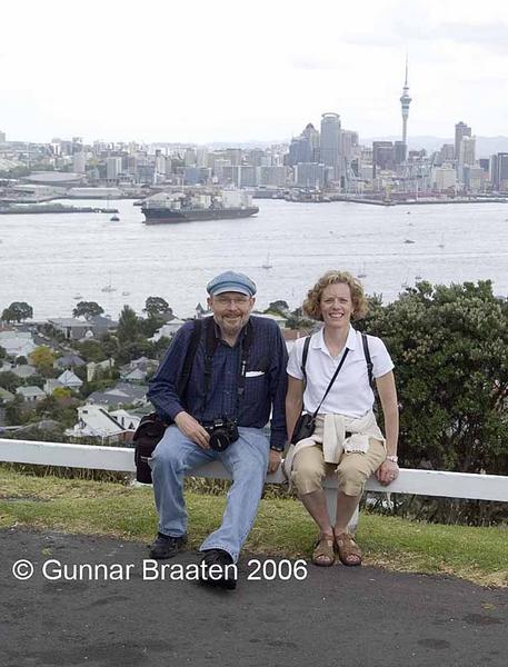 Bev & Gunnar with Auckland skyline
