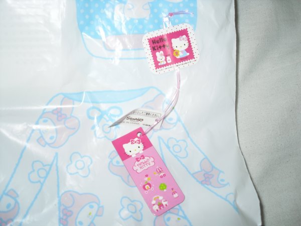 Magnet thing on Hello Kitty store bag
