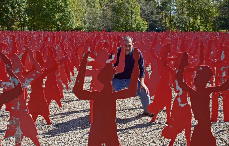 Bob-with-red-figures 