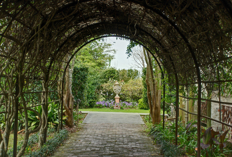 archway at Houmas Plantation