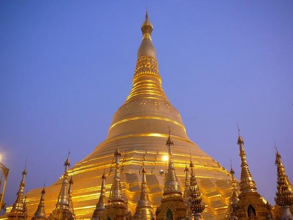 Shwedagon Paya at sunset