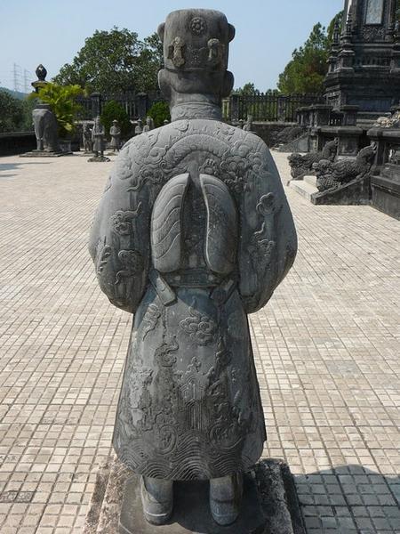 Statue detailing
