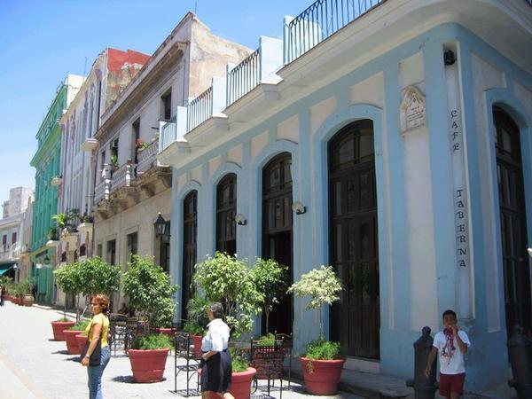 Habana Vieja streetscape 