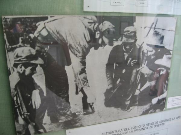 Fidel instructing his commanders