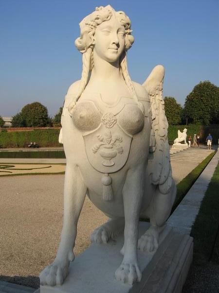 Schloss Belvedere statue 