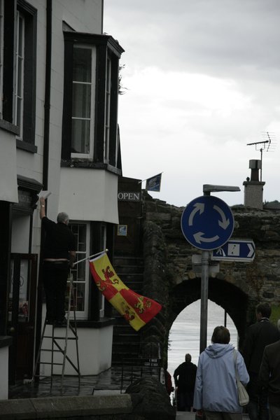 Conwy, Raising a Welsh Flag