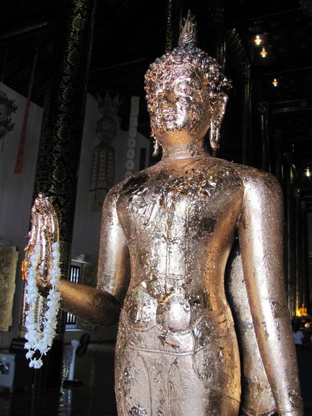 Buddhasttue mit Blattgold ueberzogen