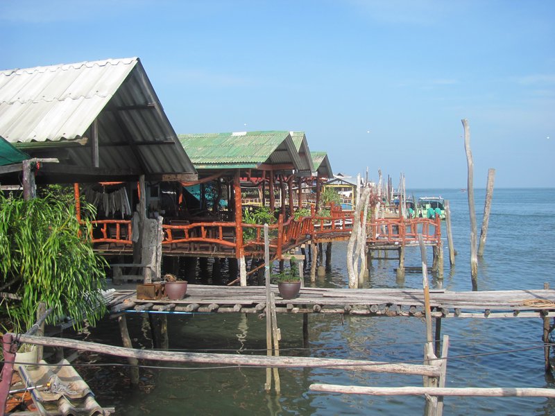 Uferrestaurants in Ban Saladan