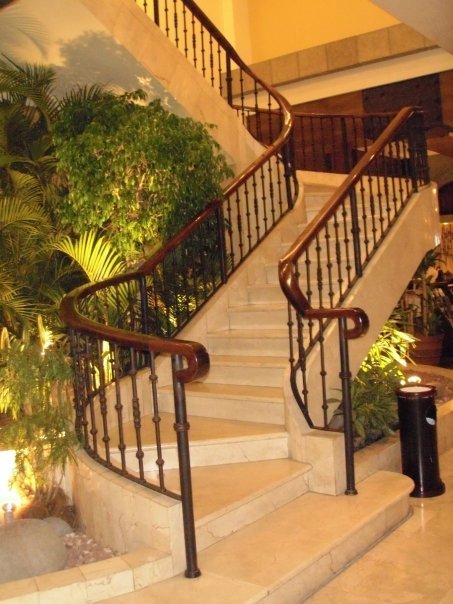 Hotel Presidente - Lobby stairs (3)